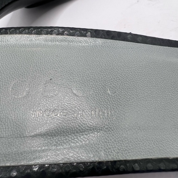 Gucci womens reptile slip on sandals. Size 6B black snakeskin w/ block heel. - Picture 9 of 10